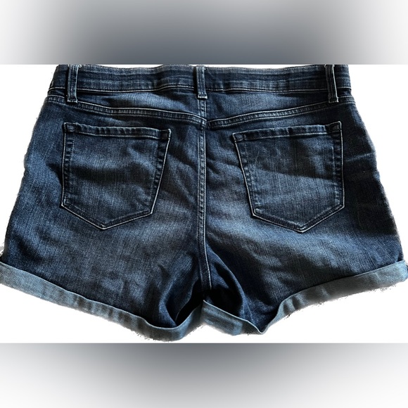 Maternity Denim Shorts Size Medium Liz Lange - Picture 2 of 3